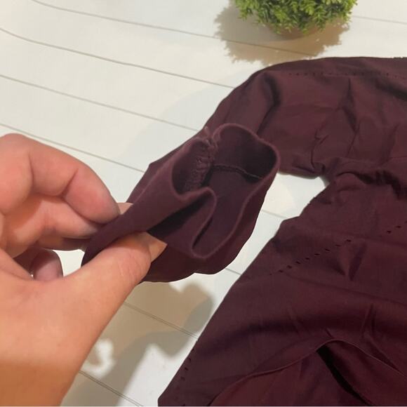 Athleta Martin‎ Burgundy Red Purple Perforated Athletic Workout Long Sleeve M - Picture 4 of 9